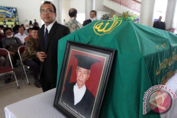 Jenazah Prof Damardjati Supadjar dimakamkan di Magelang