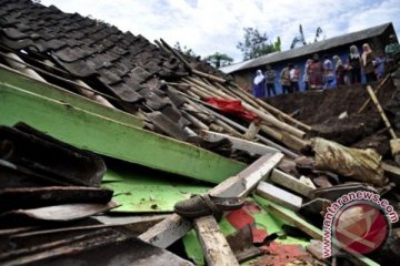 Delapan rumah di Solok Selatan tertimbun longsor