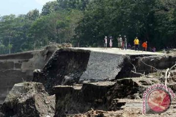 Dam Besowo rusak diterjang banjir lahar hujan
