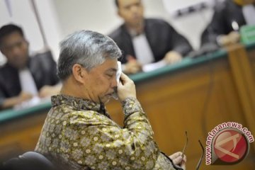 Hakim tolak nota keberatan Akil Mochtar