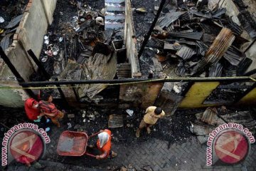 KEBAKARAN RUMAH PADAT PENDUDUK