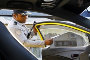 Tindak Taksi Gelap/Joko Sulistyo