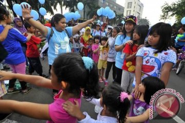 Melakukan kegiatan bersama bisa jadi cara stimulasi kepintaran anak