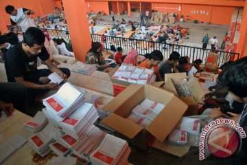 Surat suara pemilu tiba di KPU Batam