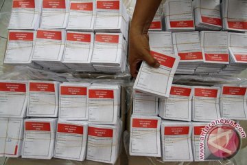 KPU Bekasi libatkan 400 pelipat surat suara