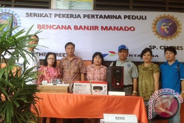 Pekerja Pertamina bantu komputer enam sekolah Manado