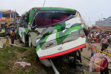 Kereta tabrak truk di Tulungagung penumpang selamat