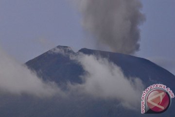 Letusan vulkanik Gunung Slamet hingga 1.000 meter