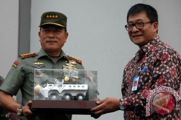 Panglima TNI terima 24 panser Anoa