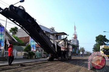 Ratusan warga blokir jalan Saketi-Malingping