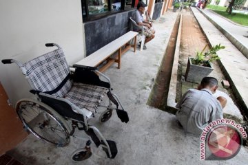 Ratusan orang tua telantar di Malang