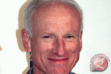 Aktor James Rebhorn tutup usia