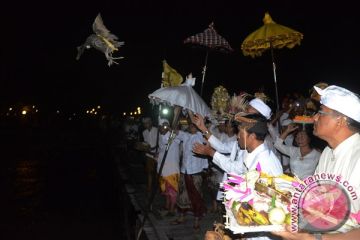 UPACARA MELASTI MAKASSAR