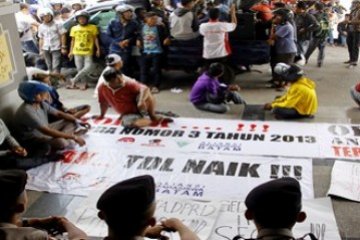 Menolak Kenaikan TDL Batam/Joko Sulistyo