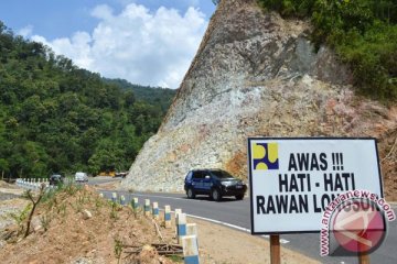 Ruas jalan Pacitan-Ponorogo terancam longsor