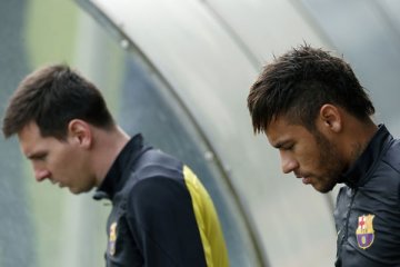 Neymar dan Alba akan absen sampai sebulan