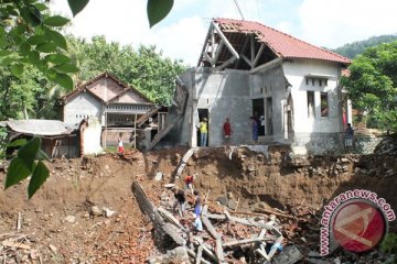 Tiga pelajar tewas tertimbun longsor di Sibolga