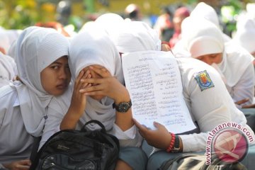 Gubernur minta siswa tak tergoda kunci jawaban