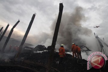 Sebuah pabrik di Sidoarjo ludes terbakar