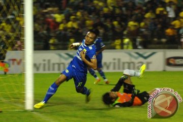 Persegres GU tundukkan Persib Bandung 2-1