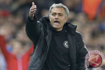 Lawan PSG, Mourinho bingung pilih penjaga gawang