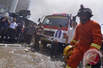 Sudah 43 kendaraan pemadam dikerahkan ke Pasar Senen