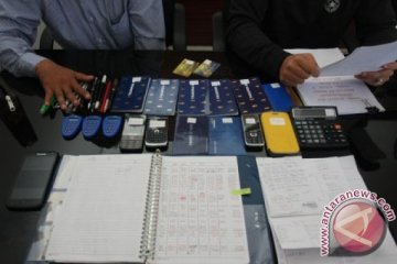 Polisi tangkap oknum pegawai penjual togel