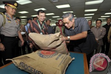 Presiden berkunjung ke pabrik Indocement