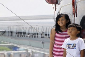 Kunjungi Kapal Perang/Joko Sulistyo