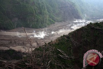 Sabo dam jalur lahar Gunung Kelud Blitar ambrol