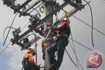 Listrik sebagian Riau padam diduga akibat petir