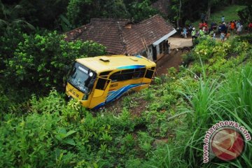 Bus masuk jurang tewaskan satu orang di Solok