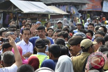 Jokowi jadi rebutan foto bersama warga Samarinda