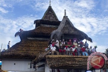 Warga Rohomoni gelar adat "Maasiri Rumah Sigit"