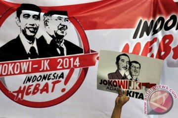 Jokowi-JK naik bajaj ke KPU