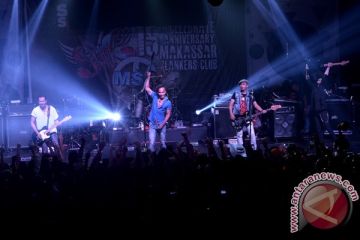 KONSER BAND SLANK