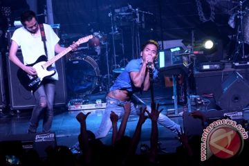 KONSER BAND SLANK