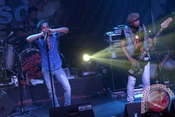 KONSER BAND SLANK