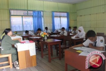 Suasana Ujian Nasional di Sekolah SMP Bulungan
