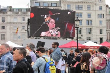 Mia Halida, sang Putri Batik sapa Trafalgar Square London