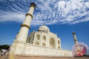 Polusi India membuat marmer putih Taj Mahal jadi hijau