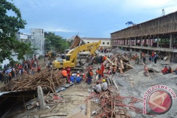 Korban tewas ruko ambruk jadi sembilan orang