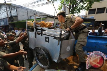 Ahok: PKL harus taat pada aturan Pemprov DKI