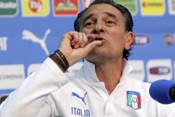 Galatasaray pecat Cesare Prandelli