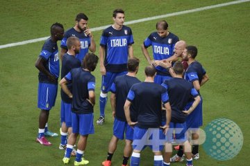 Susunan pemain Inggris vs Italia