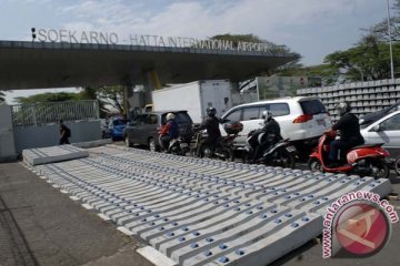 KPK gelandang 18 orang di Bandara Soekarno Hatta