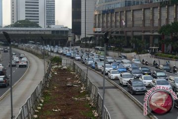 Polisi tutup Jalan Sudirman pada Hari Buruh