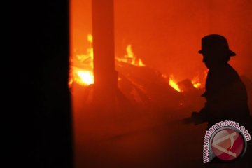 Kebakaran di Bekasi hanguskan bangungan dan belasan motor