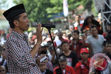 Jokowi bantah isu bahwa keluarganya terkait PKI 