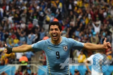 Suarez bawa Uruguay ungguli Inggris 1-0